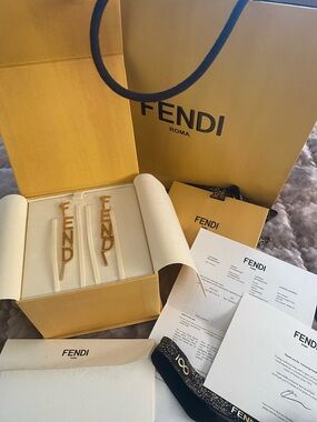 💯 Authentic Fendigraphy Earrings
Vintage gold-color earrings